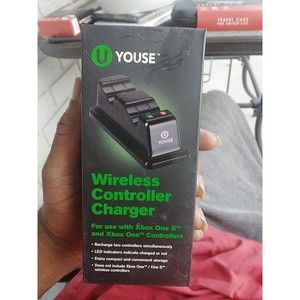 U-YOUSE WIRELESS CONTROLLER CHARGER (XBOX ONE & XBOX ONE S)